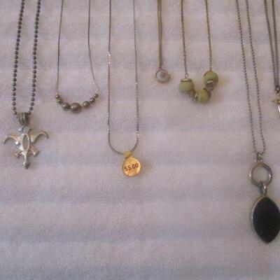 Lot 190 - 13 Necklaces