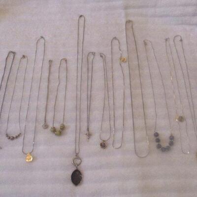 Lot 190 - 13 Necklaces