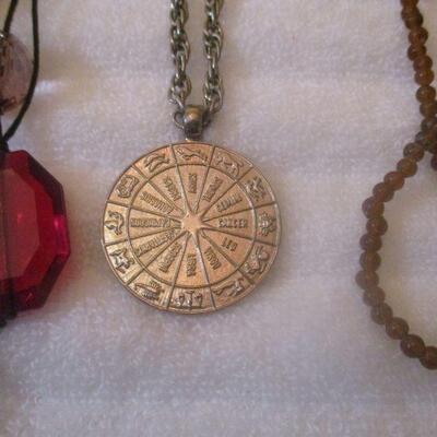 Lot 191 - 10 Necklaces