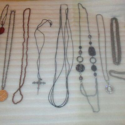 Lot 191 - 10 Necklaces