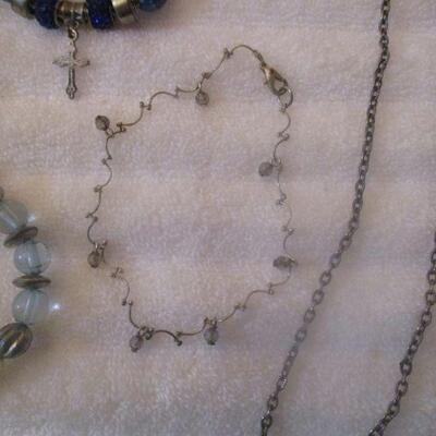 Lot 192 - Variety of Costume Jewelry