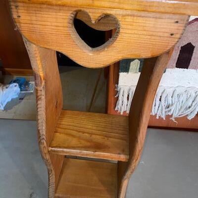 Lot 974 - small Pine side table