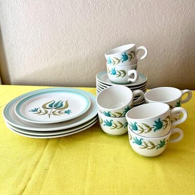 LOT 205  1970s PARTIAL SET FRANCISCAN TULIP TIME STONEWARE