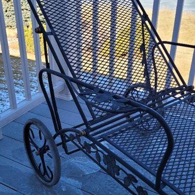 Lot 191: Metal Outdoor Adjustable Lounge Chair