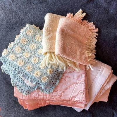 LOT 211  GROUP OF ANTIQUE BABY CLOTHES & BLANKETS 