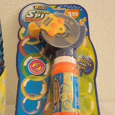 Lot 197: New BUBBLE Fluid Large Refills + Toy