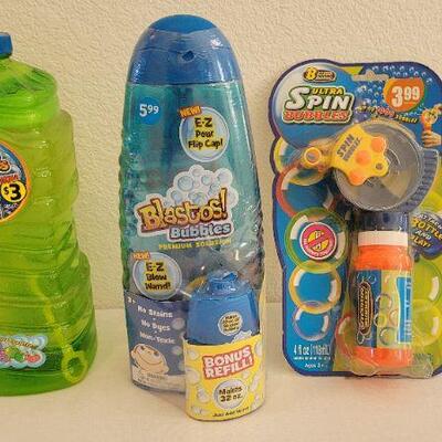 Lot 197: New BUBBLE Fluid Large Refills + Toy