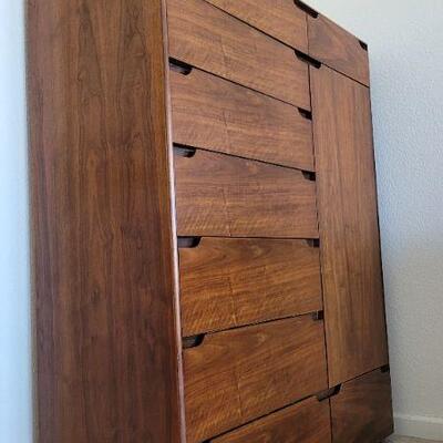 Lot 200: Vintage LANE Mid Century Modern Walnut Dresser w/ Storage 
