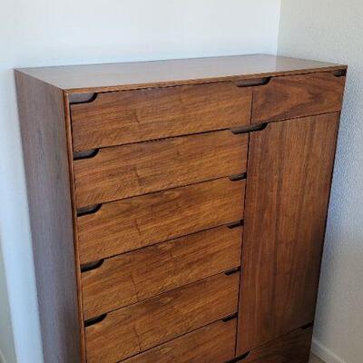 Lot 200: Vintage LANE Mid Century Modern Walnut Dresser w/ Storage 