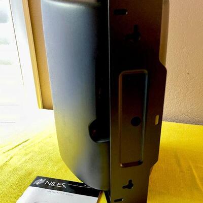 LOT 214  NILES INDOOR OUTDOOR SPEAKER BRAND NEW