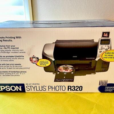 LOT 215  EPSON STYLUS PHOTO R320 