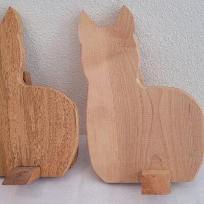 Lot 207: (2) Vintage Wood Craft CAT Doorstops 