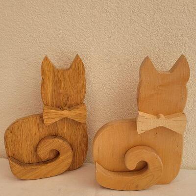 Lot 207: (2) Vintage Wood Craft CAT Doorstops 