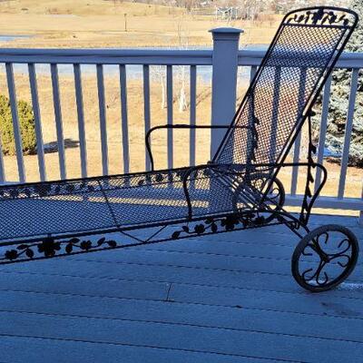 Lot 219: Metal Outdoor Adjustable Lounge Chair