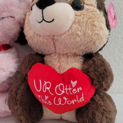 Lot 224: (2) New VALENTINES Stuffed Animals 