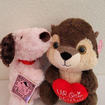 Lot 224: (2) New VALENTINES Stuffed Animals 