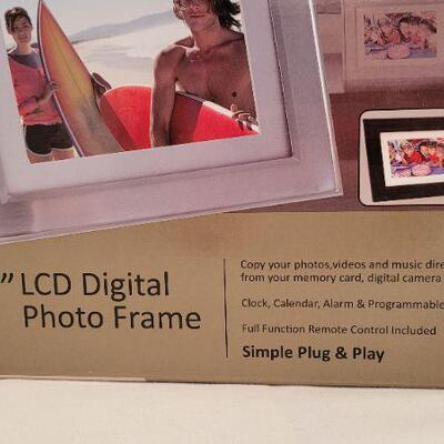 Lot 225: New 7" LCD Digital Photo Frame