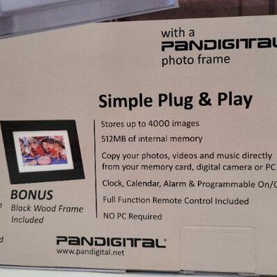 Lot 225: New 7" LCD Digital Photo Frame