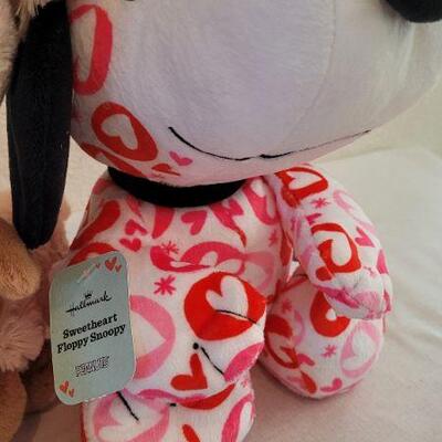 Lot 226: (2) New VALENTINES Stuffed Animals