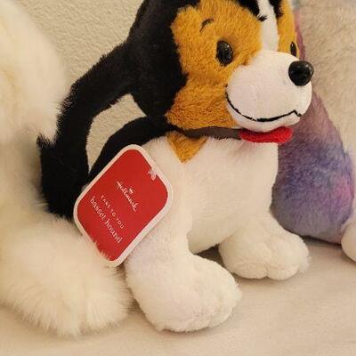 Lot 236: (3) New Assorted Stuffed Animals 