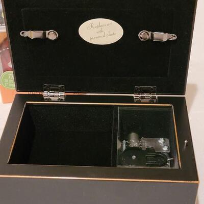 Lot 257: New - Mom Journal, Book. Jewelry Box, Photo Frame & Recordable Cube Frame 