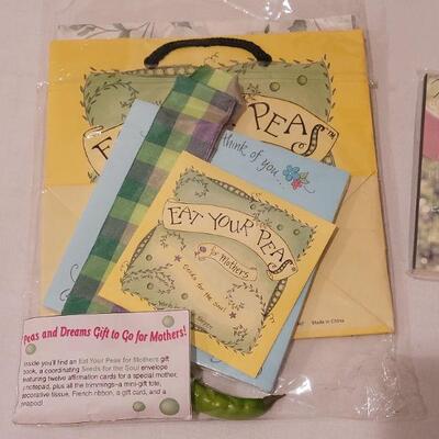 Lot 257: New - Mom Journal, Book. Jewelry Box, Photo Frame & Recordable Cube Frame 
