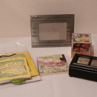 Lot 257: New - Mom Journal, Book. Jewelry Box, Photo Frame & Recordable Cube Frame 