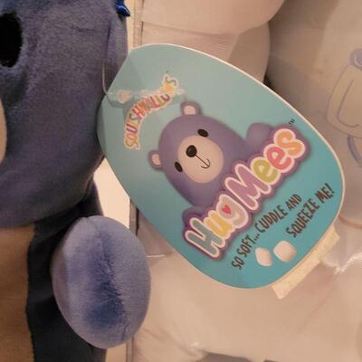 Lot 259: New Baby Box Keepsake Set & Very Soft Plushie