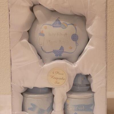 Lot 259: New Baby Box Keepsake Set & Very Soft Plushie