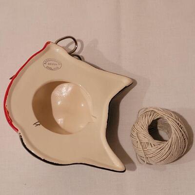 Lot 263:  Vintage Cat with String Mouth and Scissors  Babbacombe Devon, England 