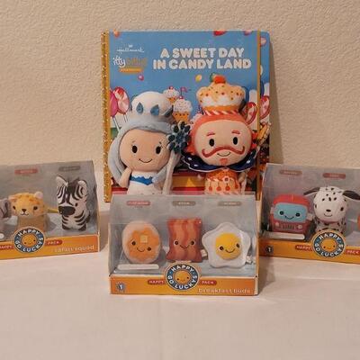 Lot 264: New Candy Land Book & Itty Bittys and (3) Happy Go Luckys Happy Packs