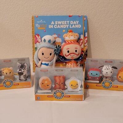 Lot 264: New Candy Land Book & Itty Bittys and (3) Happy Go Luckys Happy Packs