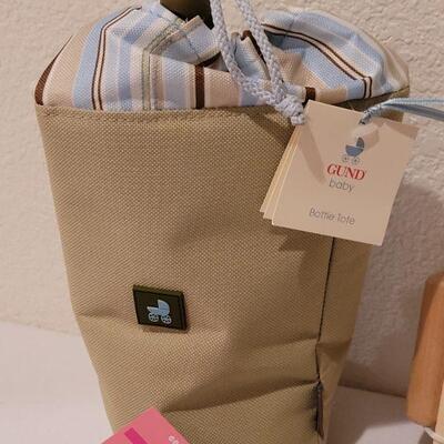 Lot 269: NEW Baby Boy Books, Bib, Washcloths, Bottle Tote and Snuggle Blanket Bear