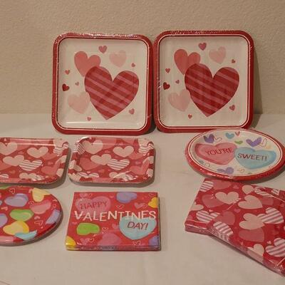 Lot 270: New Disposable Valentine's Plates and Napkins