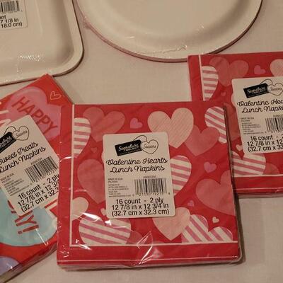 Lot 270: New Disposable Valentine's Plates and Napkins