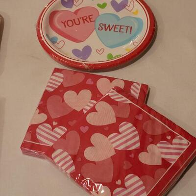 Lot 270: New Disposable Valentine's Plates and Napkins