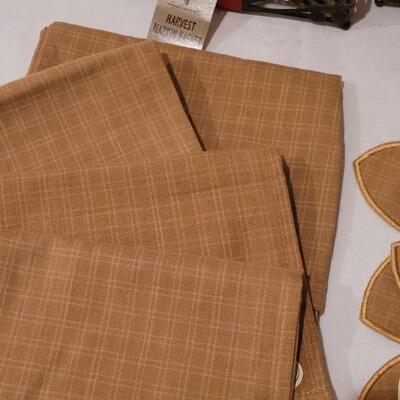 Lot 273:  New Fall Napkin Baskets and New (4) Cloth Napkins and Flower Table Decor 