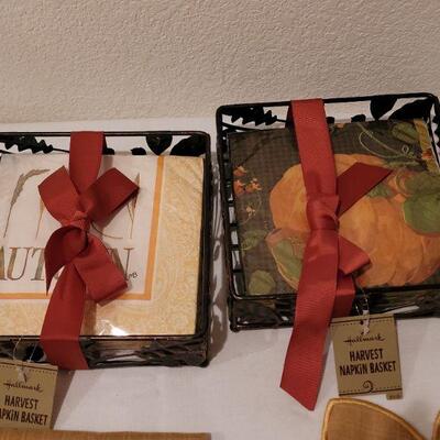 Lot 273:  New Fall Napkin Baskets and New (4) Cloth Napkins and Flower Table Decor 