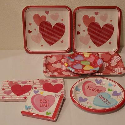 Lot 276: New Disposable Valentine's Plates and Napkins 