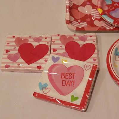 Lot 276: New Disposable Valentine's Plates and Napkins 