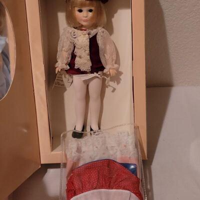 Lot 285: Vintage Cameo Storybook Dolls - Cinderella and Prince Charming Dolls 