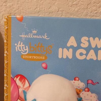 Lot 287: New Itty Bittys Valentine Book and Candy Land Book