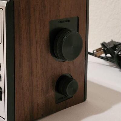 Lot 288: Vintage GE Radio