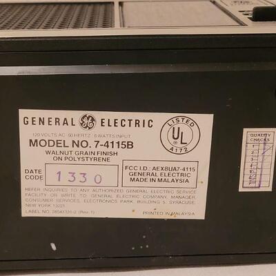 Lot 288: Vintage GE Radio