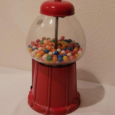 Lot 298: Vintage Gumball Machine