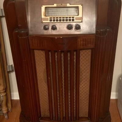 1940â€™s Philco Radio 