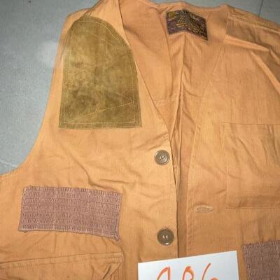 Lot  986 - Hunting Vest XCaliber