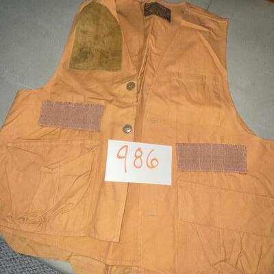 Lot  986 - Hunting Vest XCaliber
