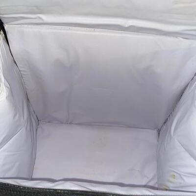 Lot 989 - Rolling soft sided cooler