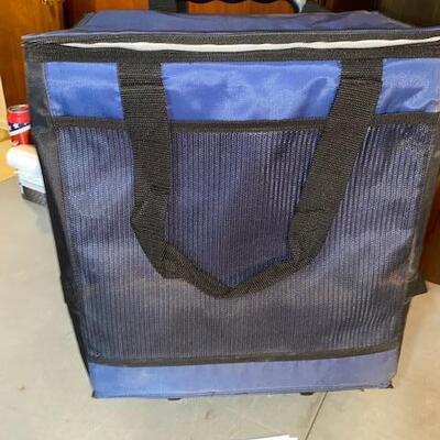 Lot 989 - Rolling soft sided cooler